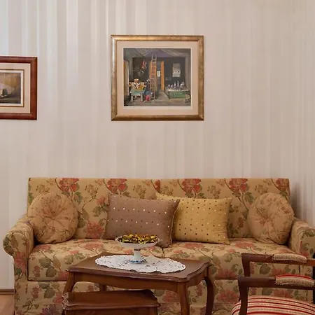 Tonis Apartment